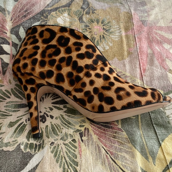 Halogen Shoes - Leopard booties NWTIB  size 8M